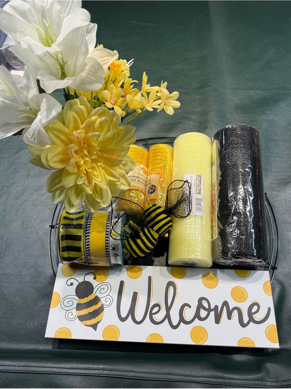 Bee-Themed Yellow & Black Welcome Decor Kit - Floral and Mesh Accents